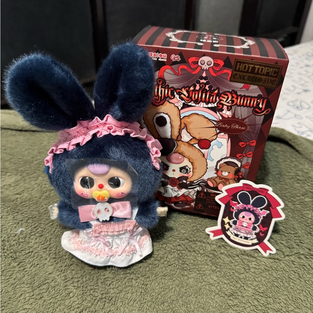 Gothic Lolita baby three bunny pendant. Hot Topic exclusive. blind box with paci